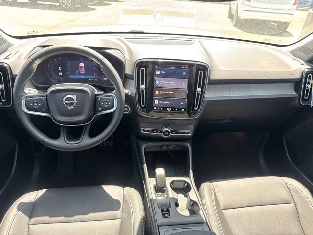 New 2025 Volvo XC40 B5 Core w/ Climate Package image 22