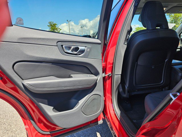 Used 2023 Volvo XC60 B5 Plus AWD/4WD image 23