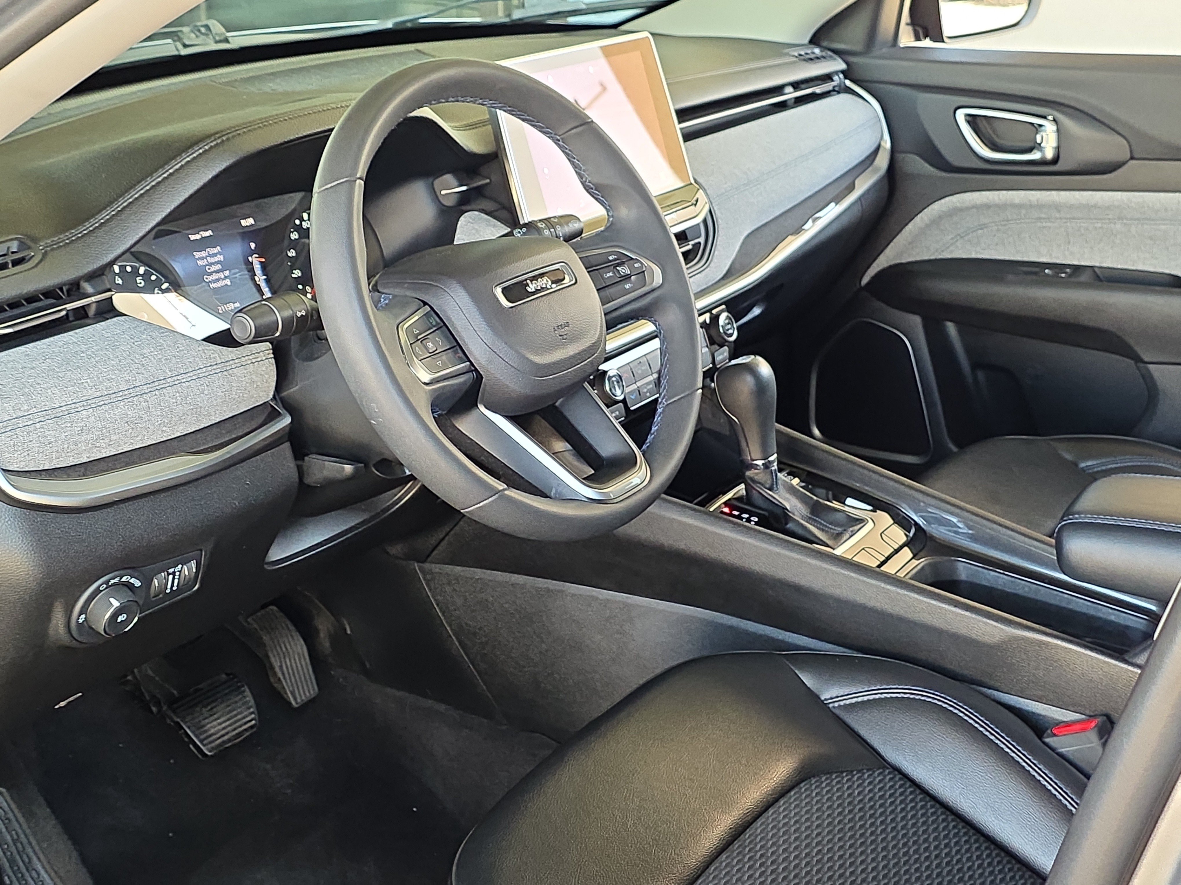 Used 2022 Jeep Compass Latitude FWD image 10