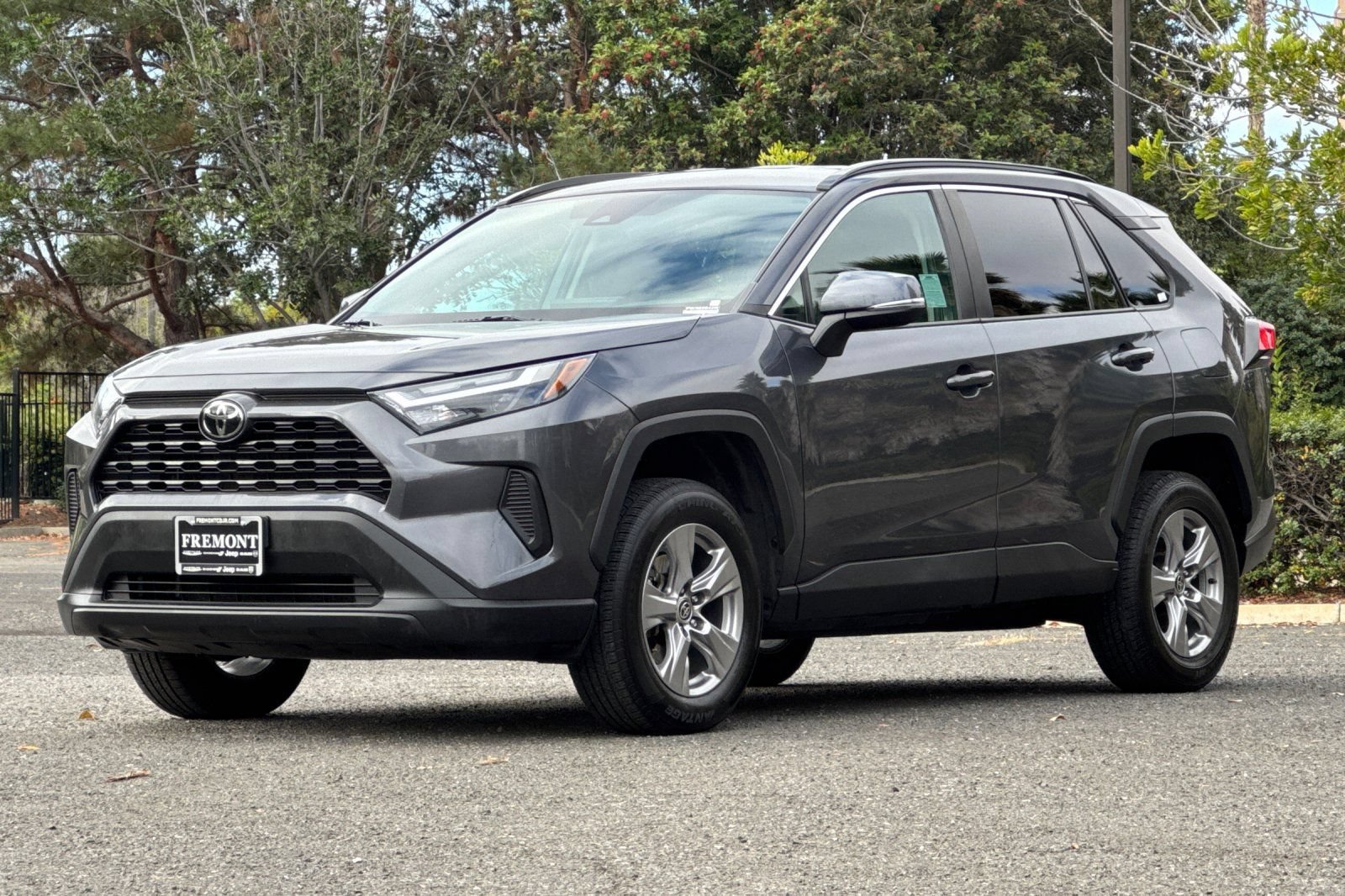 Used 2023 Toyota RAV4 XLE AWD/4WD image 7