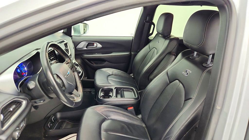 Used 2020 Chrysler Pacifica Touring-L w/ S Appearance Package image 22