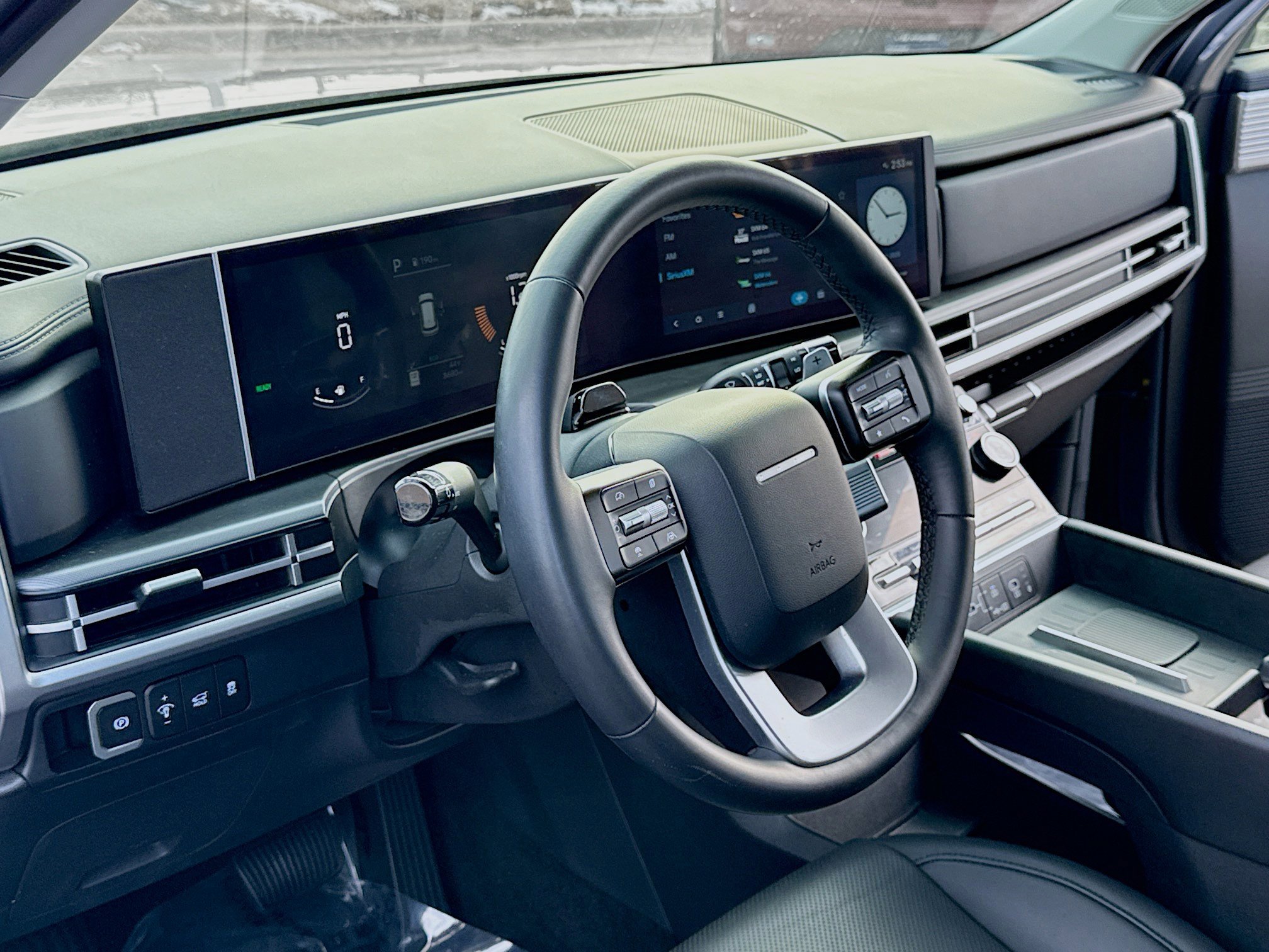 Used 2025 Hyundai Santa Fe SEL image 4