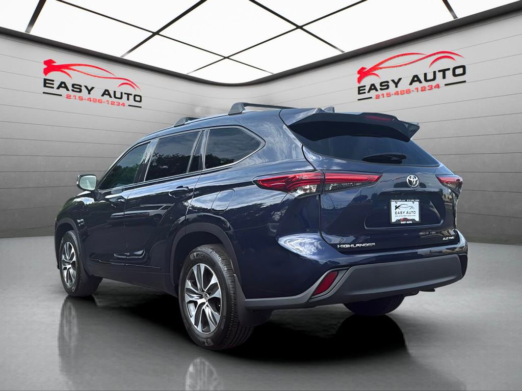 Used 2020 Toyota Highlander XLE image 3