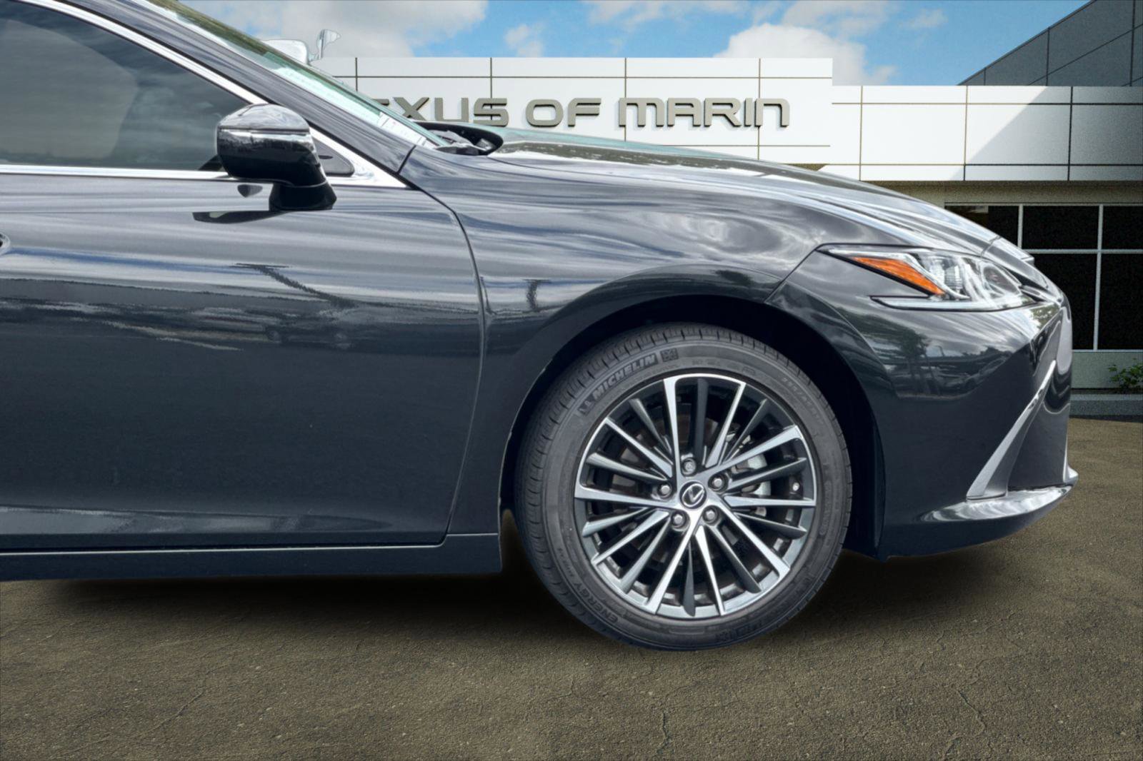 Used 2025 Lexus ES 300h w/ Premium Package FWD image 33