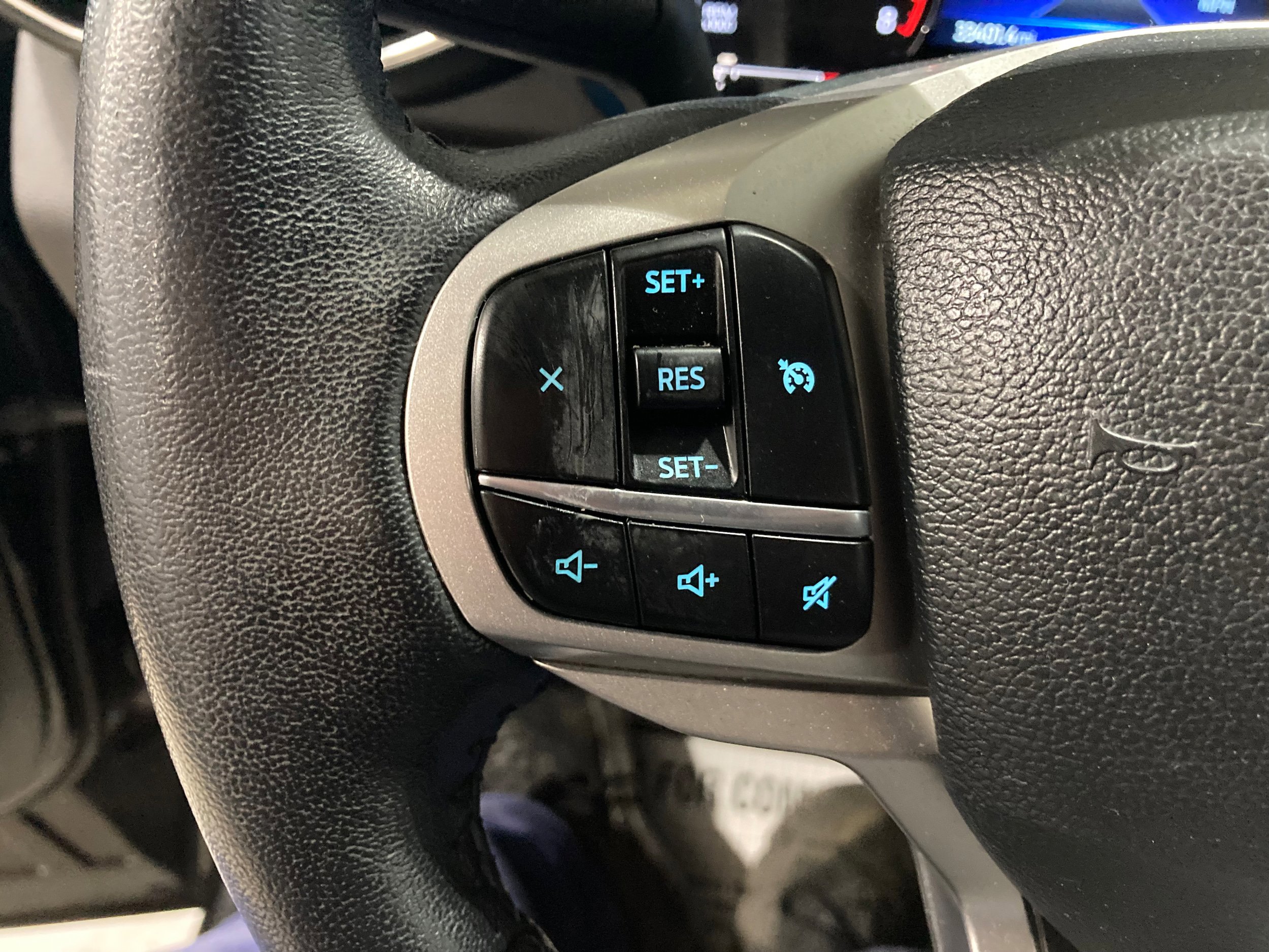 Used 2023 Ford Explorer XLT w/ Equipment Group 202A AWD/4WD image 26