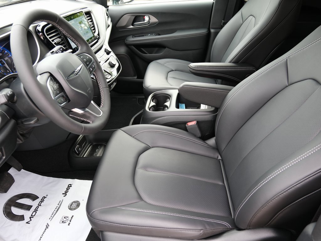 New 2025 Chrysler Pacifica Select image 5