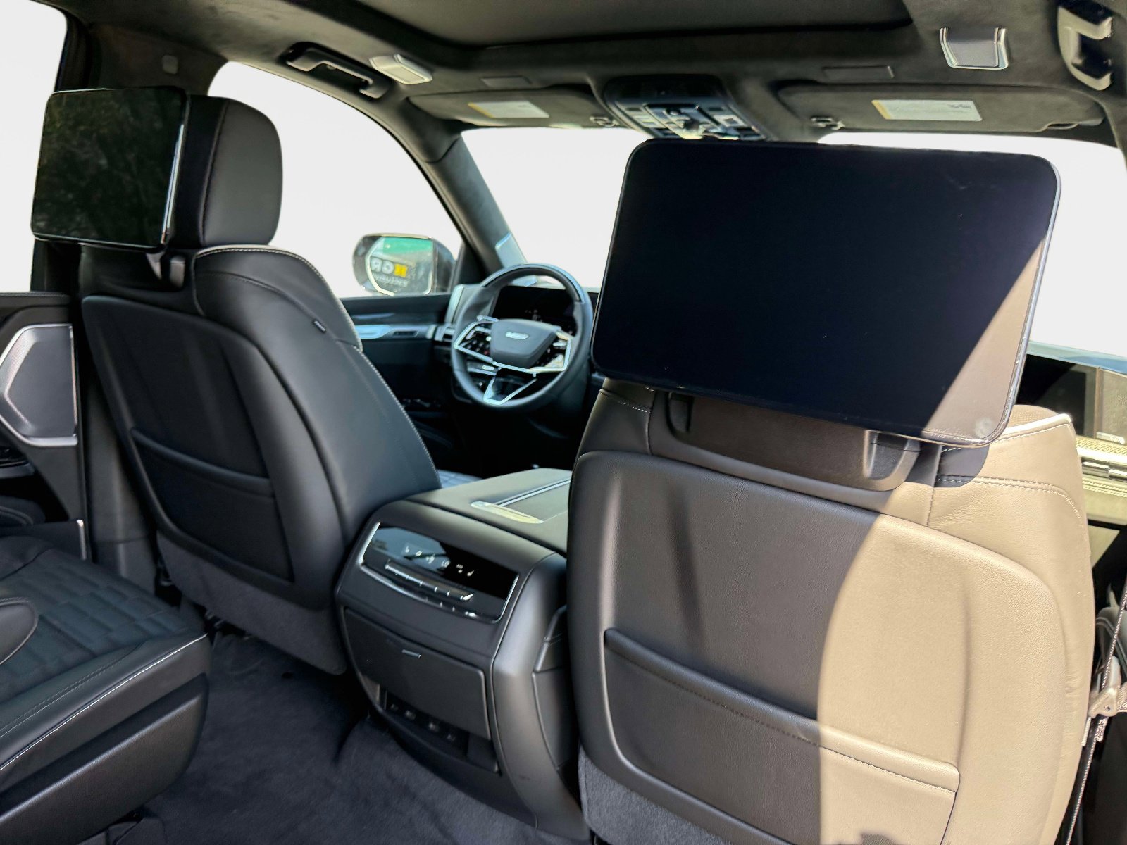 Used 2026 Cadillac Escalade V w/ LPO, ONYX Package image 32