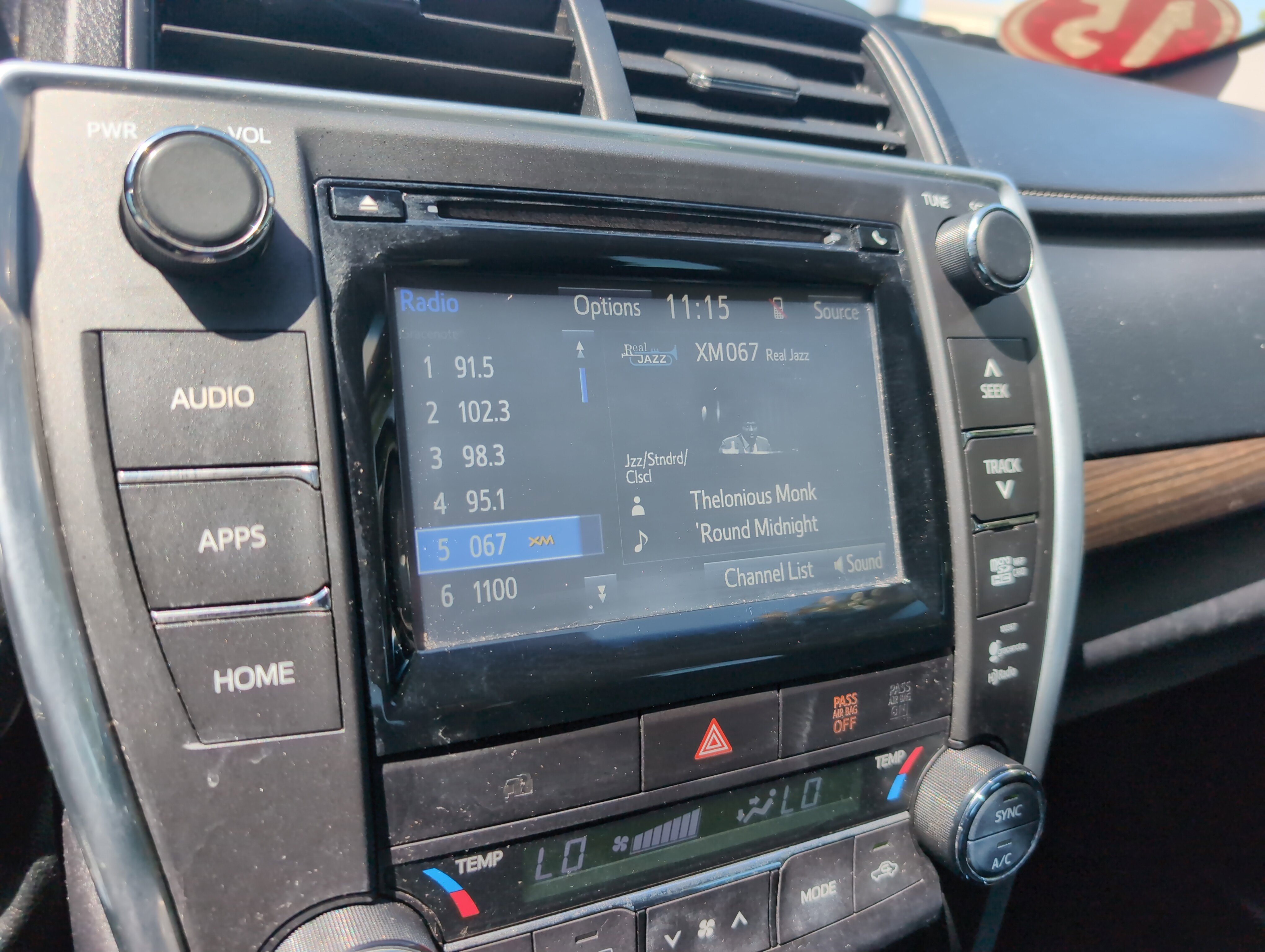 Used 2015 Toyota Camry XLE FWD image 23