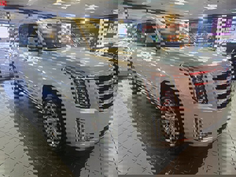 Used 2017 Cadillac Escalade ESV Premium Luxury image 3