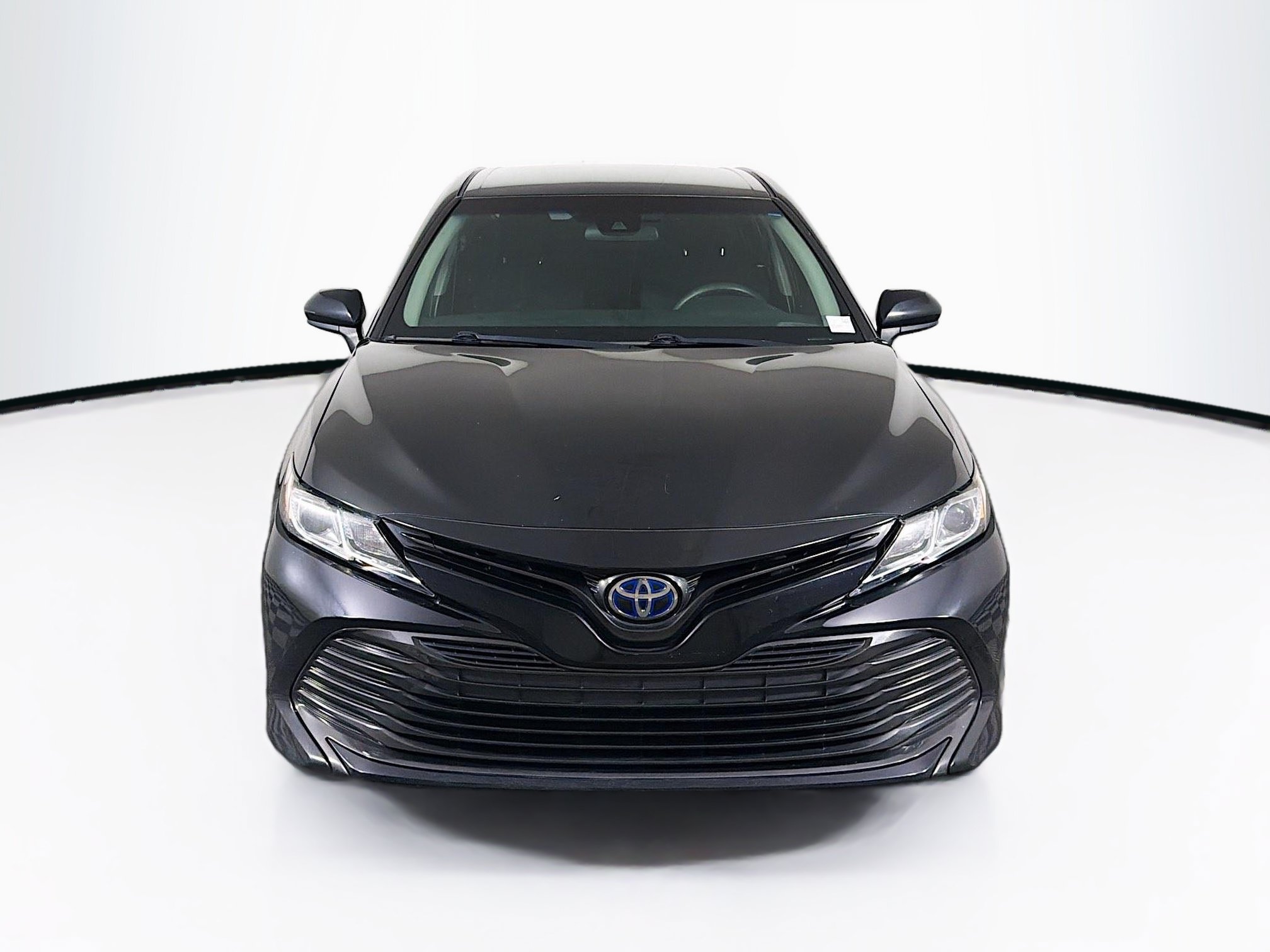 Used 2018 Toyota Camry LE FWD image 2