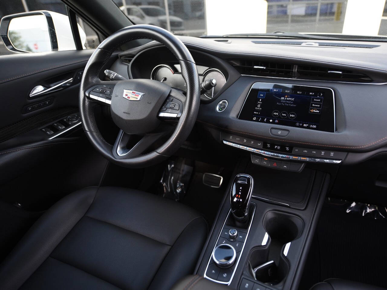 Used 2022 Cadillac XT4 Sport w/ Enhanced Visibility Package FWD image 16