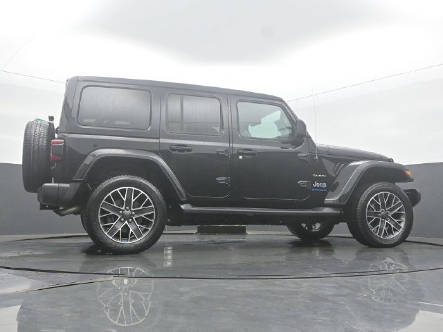 Used 2023 Jeep Wrangler Unlimited Sahara w/ Cold Weather Group AWD/4WD image 52