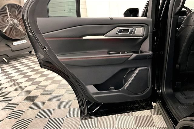 Used 2025 Ford Explorer ST AWD/4WD image 23