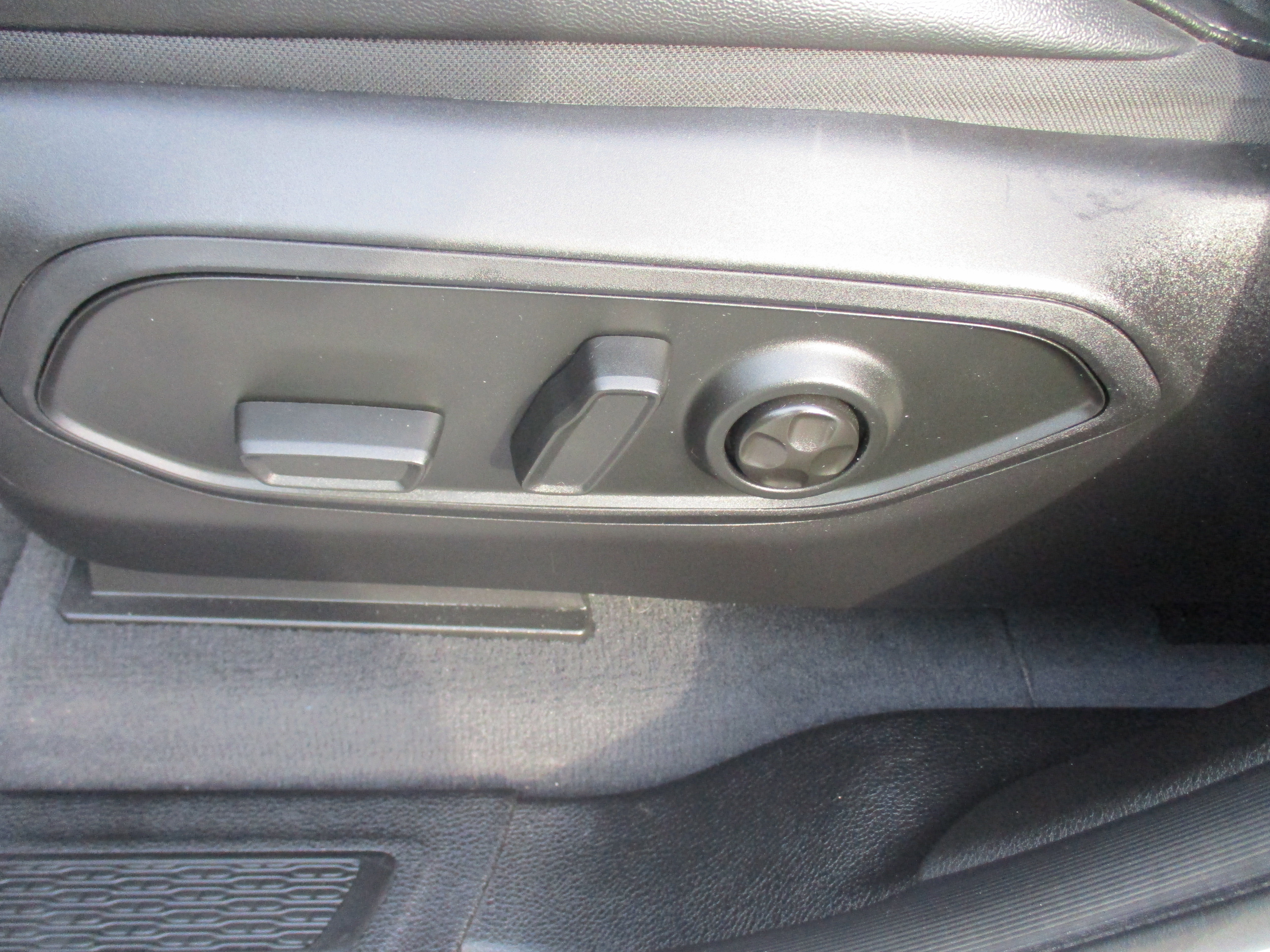 Certified 2023 Jeep Grand Cherokee Altitude image 17