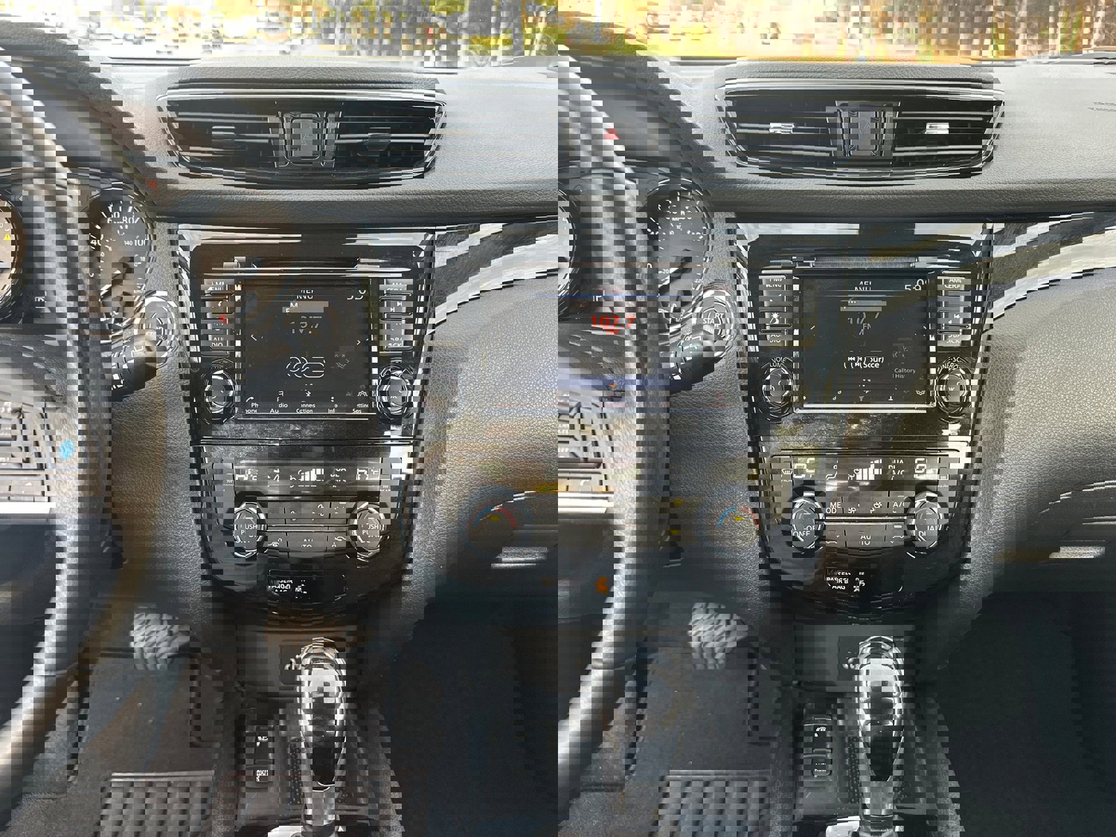 Used 2021 Nissan Rogue Sport SV w/ Technology Package image 27