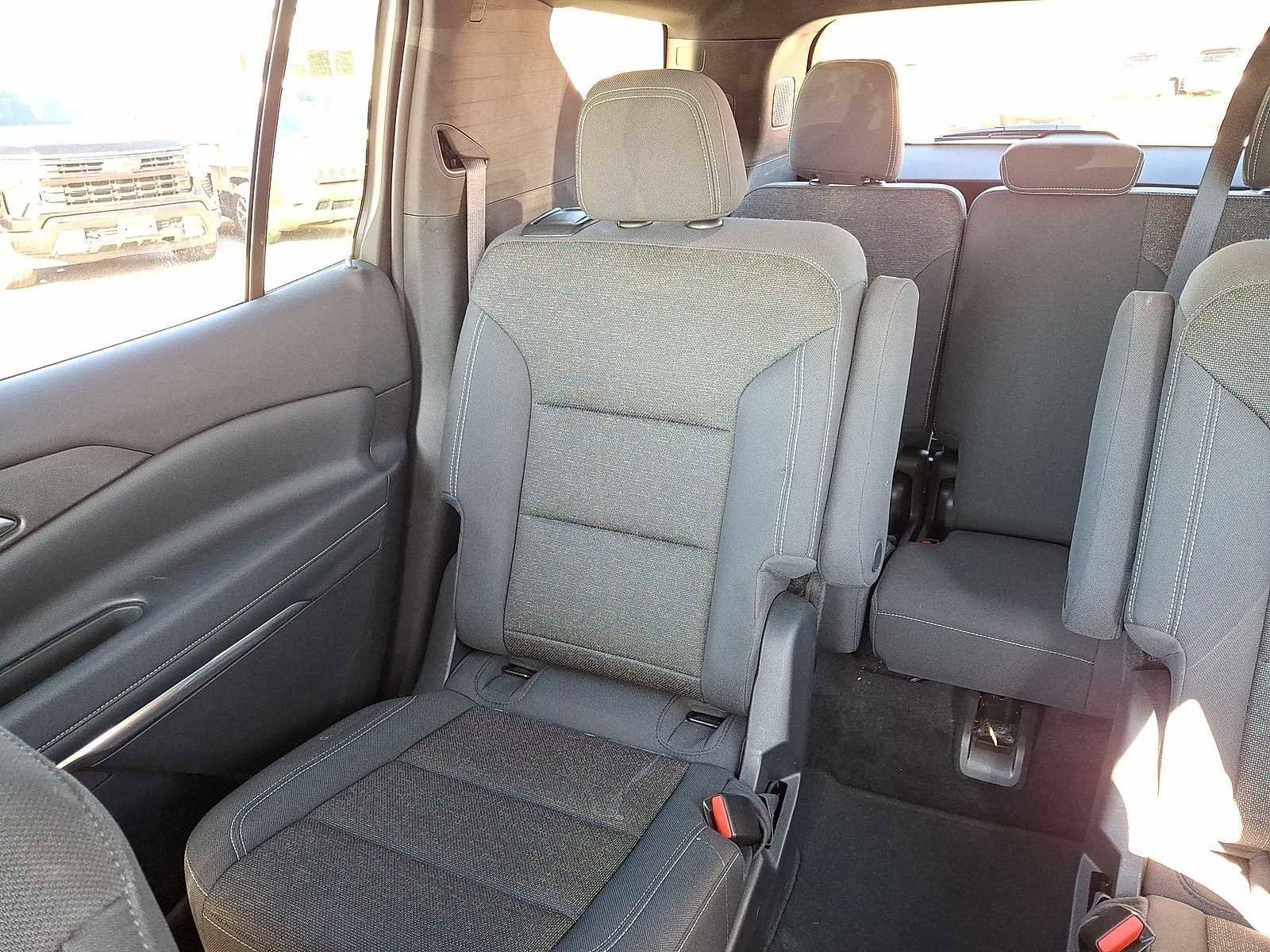 Used 2025 Chevrolet Traverse LT image 13