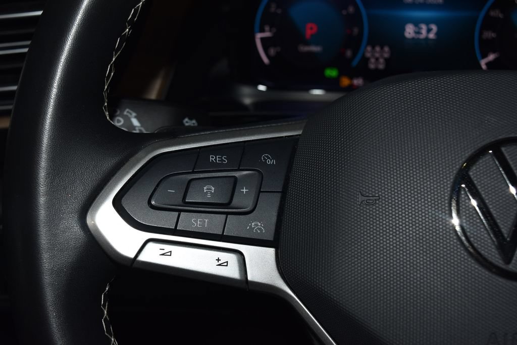 Used 2025 Volkswagen Atlas SE AWD/4WD image 9