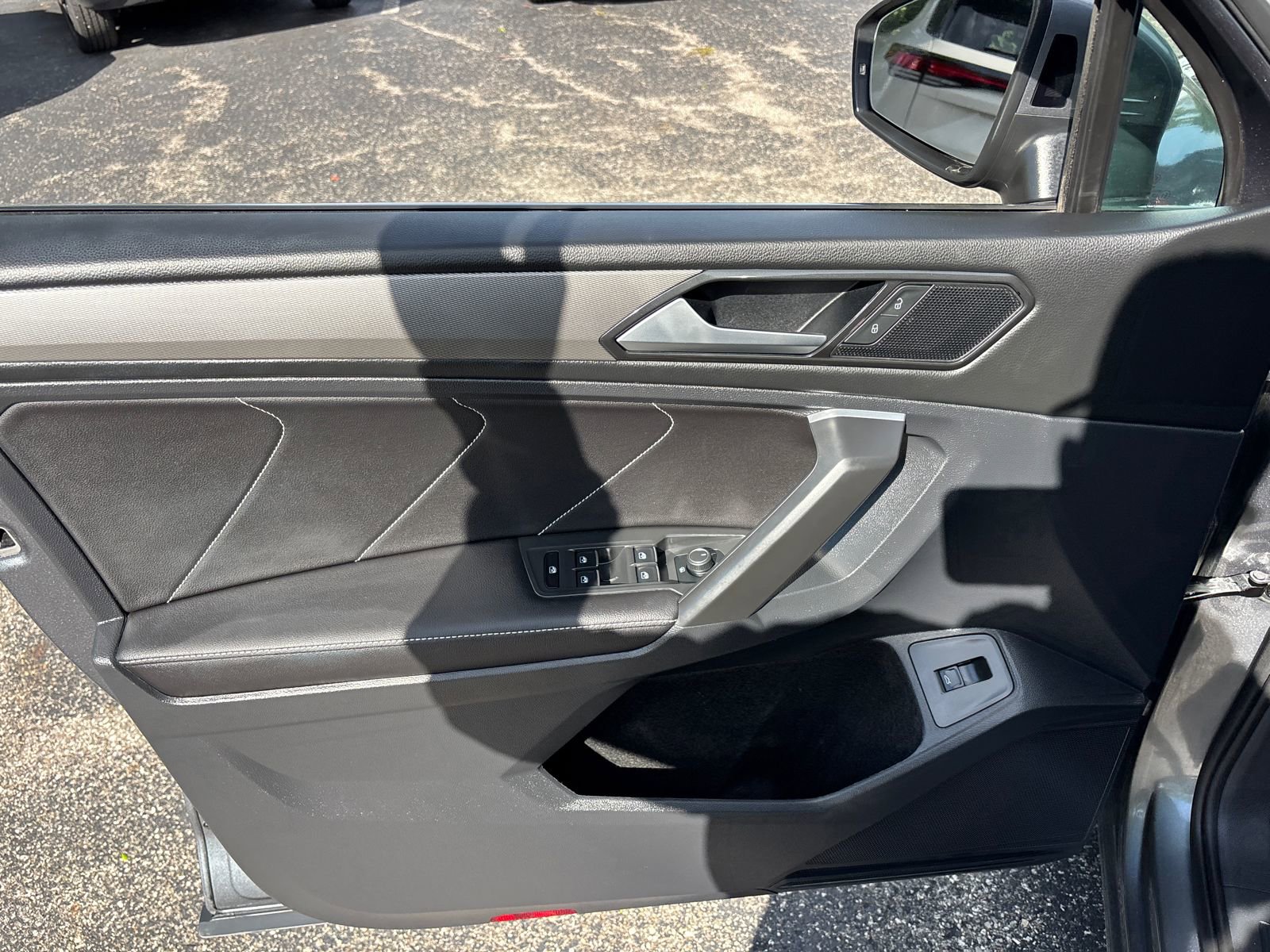 Certified 2024 Volkswagen Tiguan SE AWD/4WD image 11