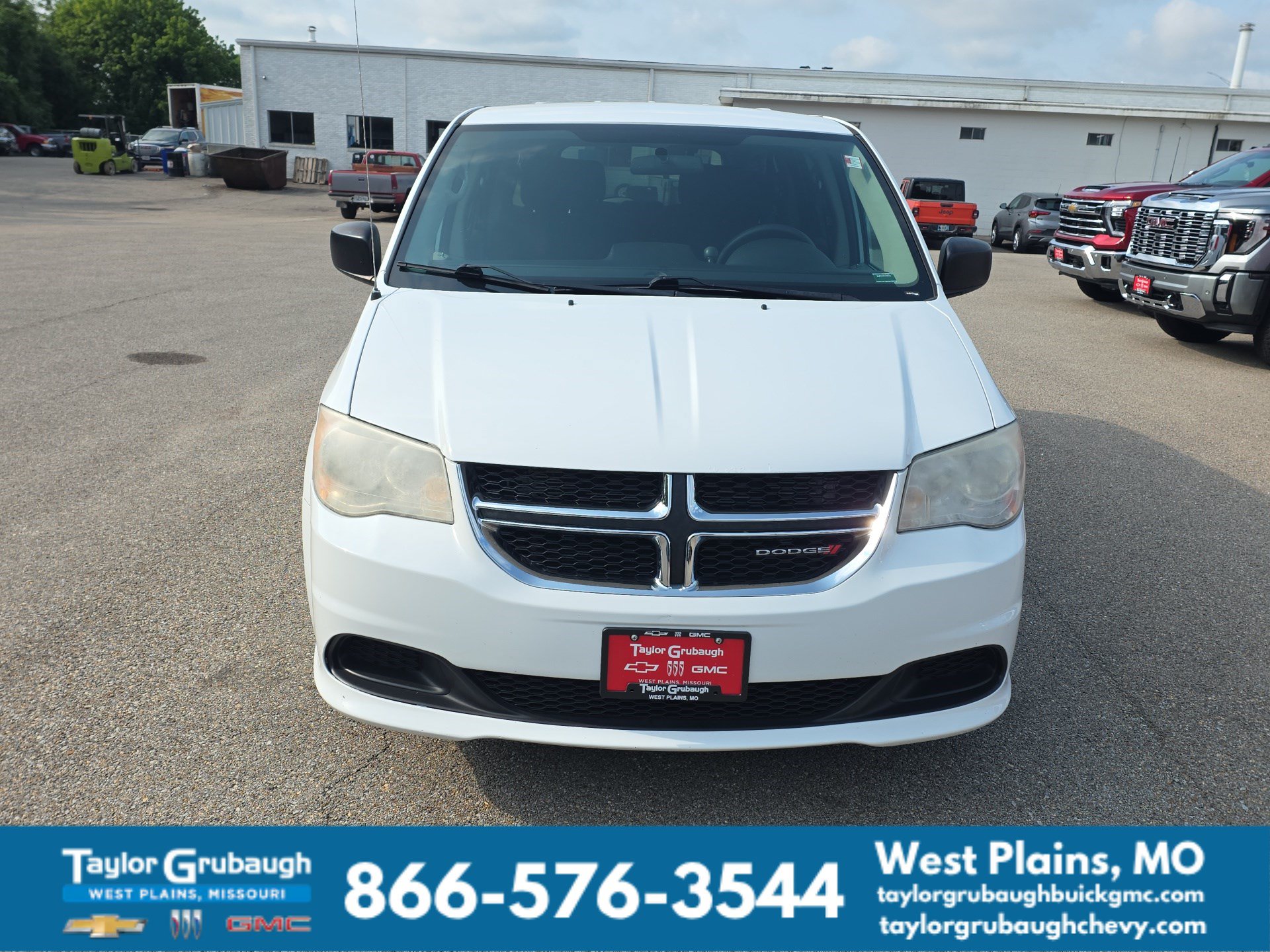 Used 2014 Dodge Grand Caravan SE w/ Quick Order Package 29E SE FWD image 3
