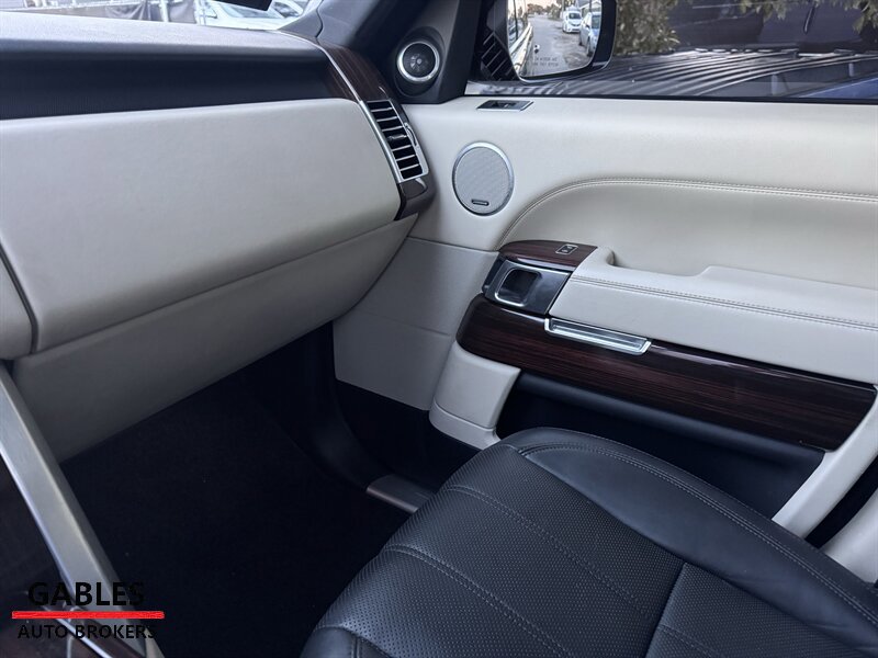 Used 2014 Land Rover Range Rover HSE image 28