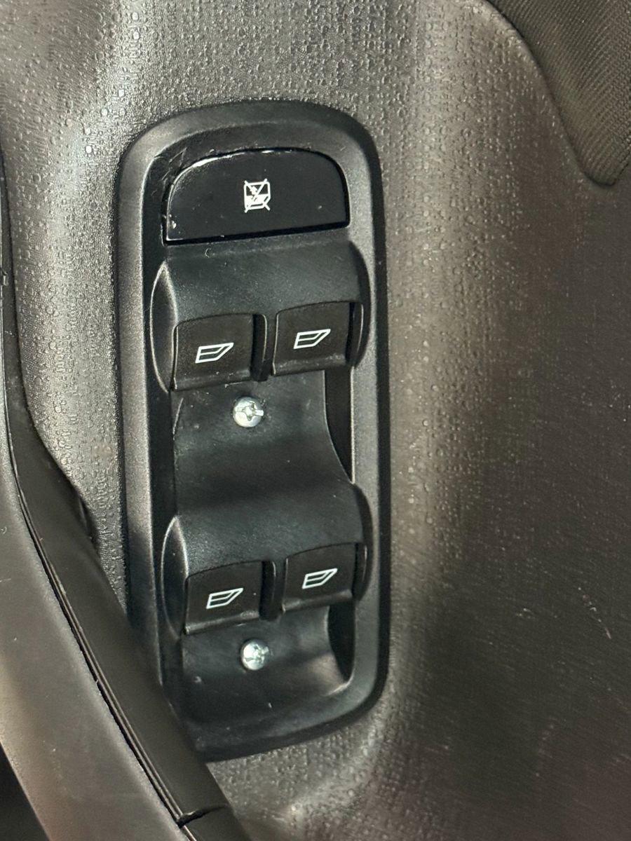 Used 2015 Ford Fiesta SE image 24