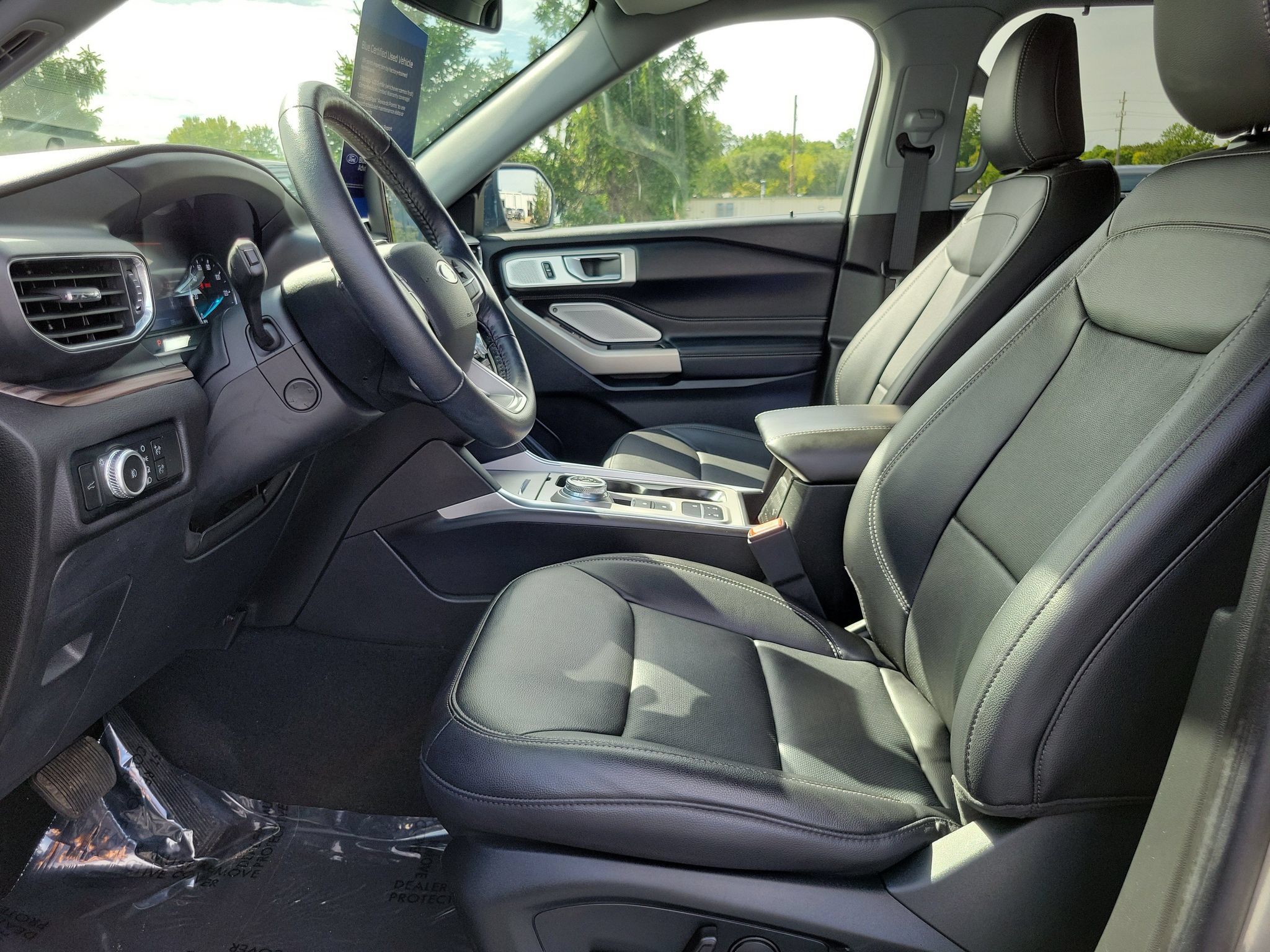 Certified 2023 Ford Explorer Limited w/ Limited Technology Package RWD image 8