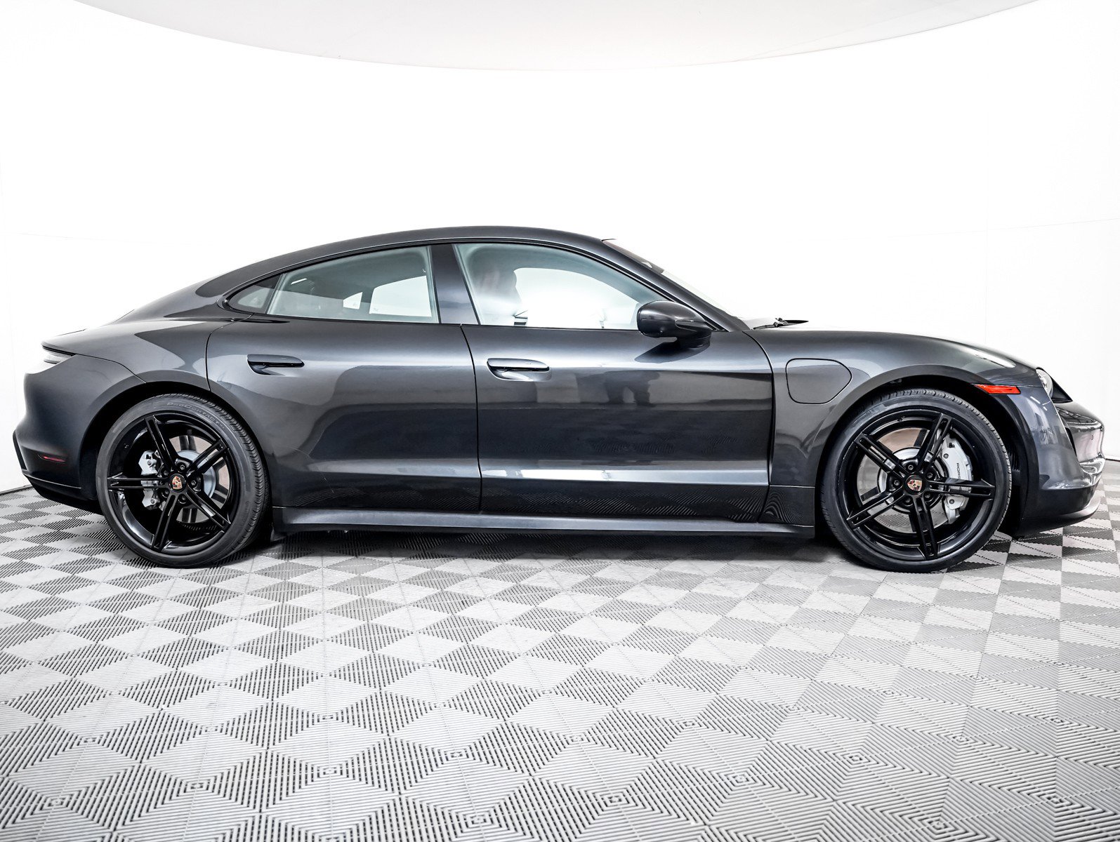 Used 2021 Porsche Taycan 4S image 9