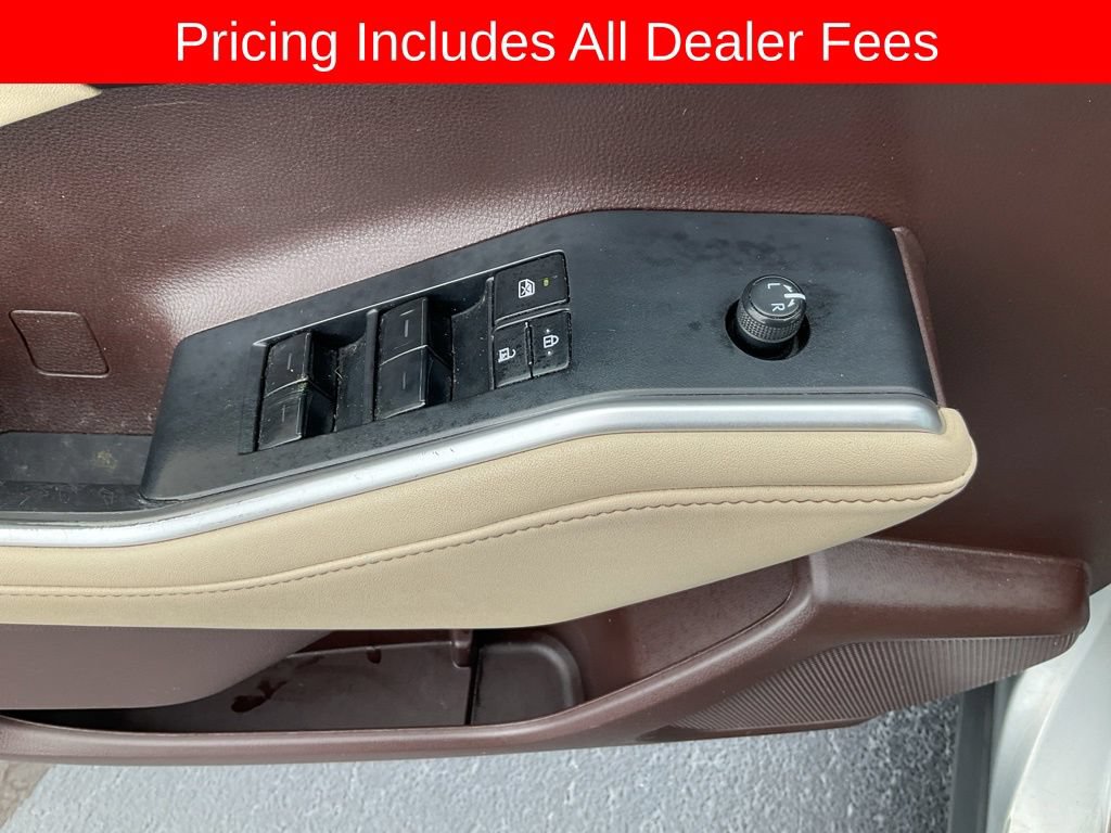 Used 2022 Toyota Highlander XLE FWD image 4