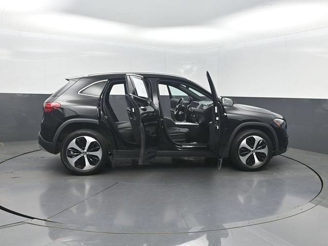 Used 2025 Mercedes-Benz GLA 250 image 32