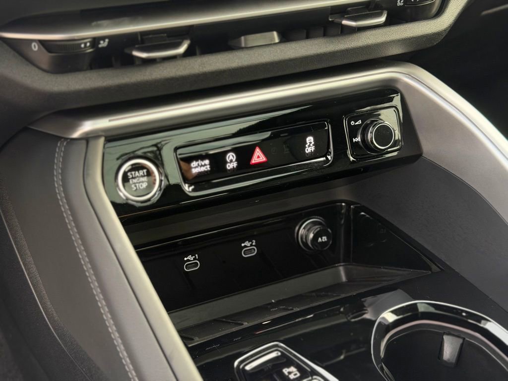 Used 2025 Audi Q5 Premium w/ Convenience Package image 20