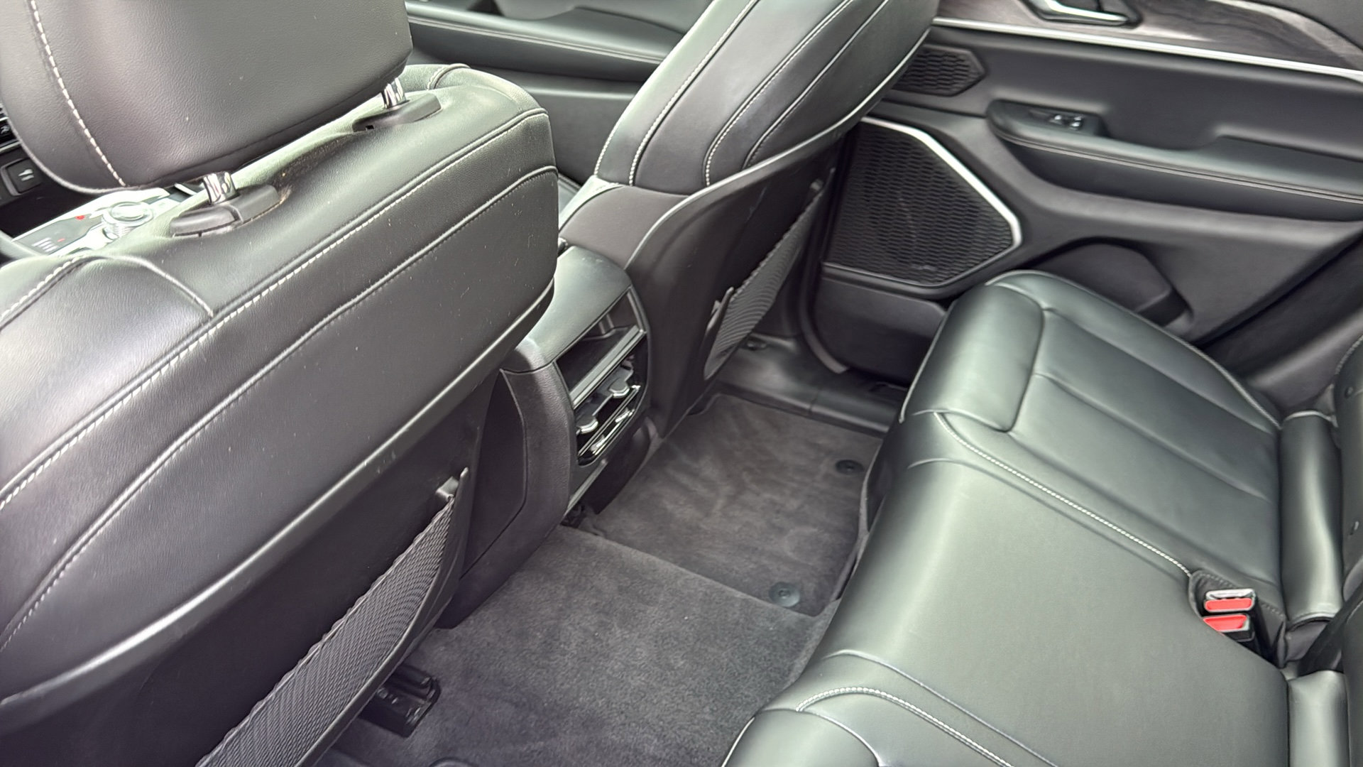 Used 2022 Jeep Grand Cherokee Limited image 31