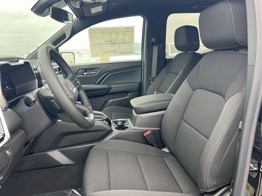New 2026 GMC Canyon Elevation w/ LPO, Black Badging Package RWD image 23