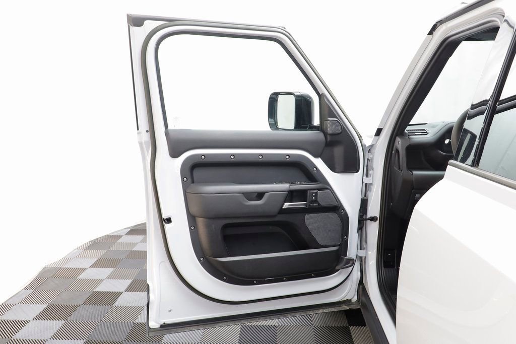 Used 2023 Land Rover Defender 110 V8 image 5