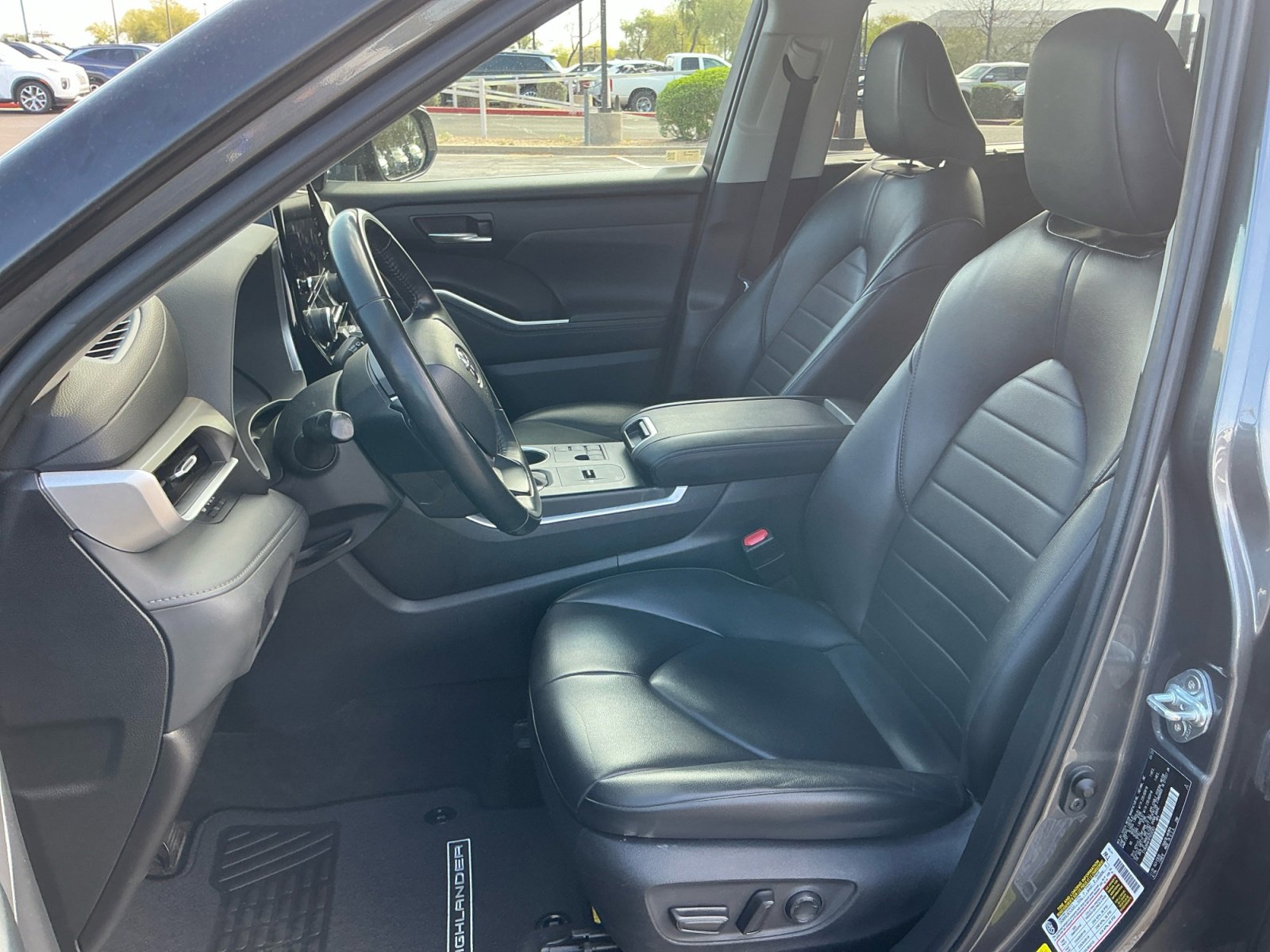 Used 2023 Toyota Highlander XLE image 10