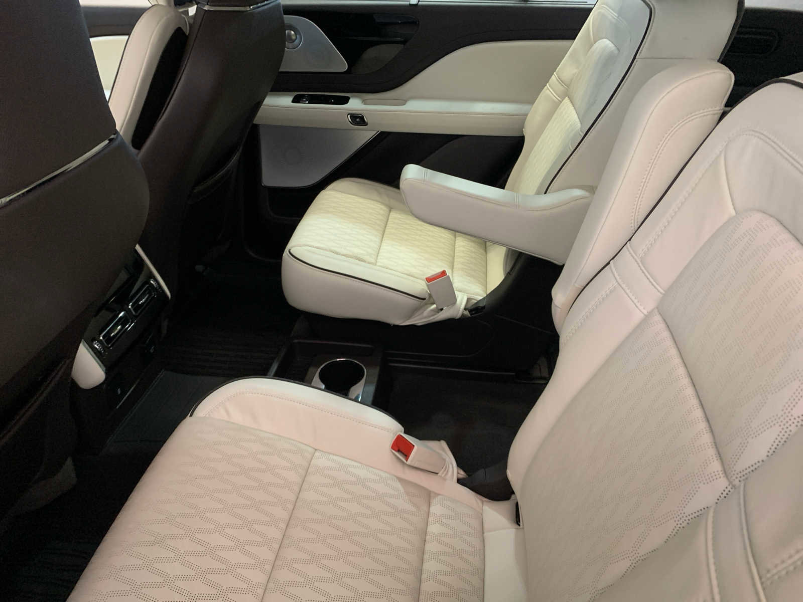 Used 2024 Lincoln Aviator Black Label w/ Jet Package AWD/4WD image 10