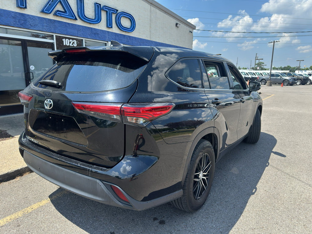 Used 2022 Toyota Highlander L FWD image 5