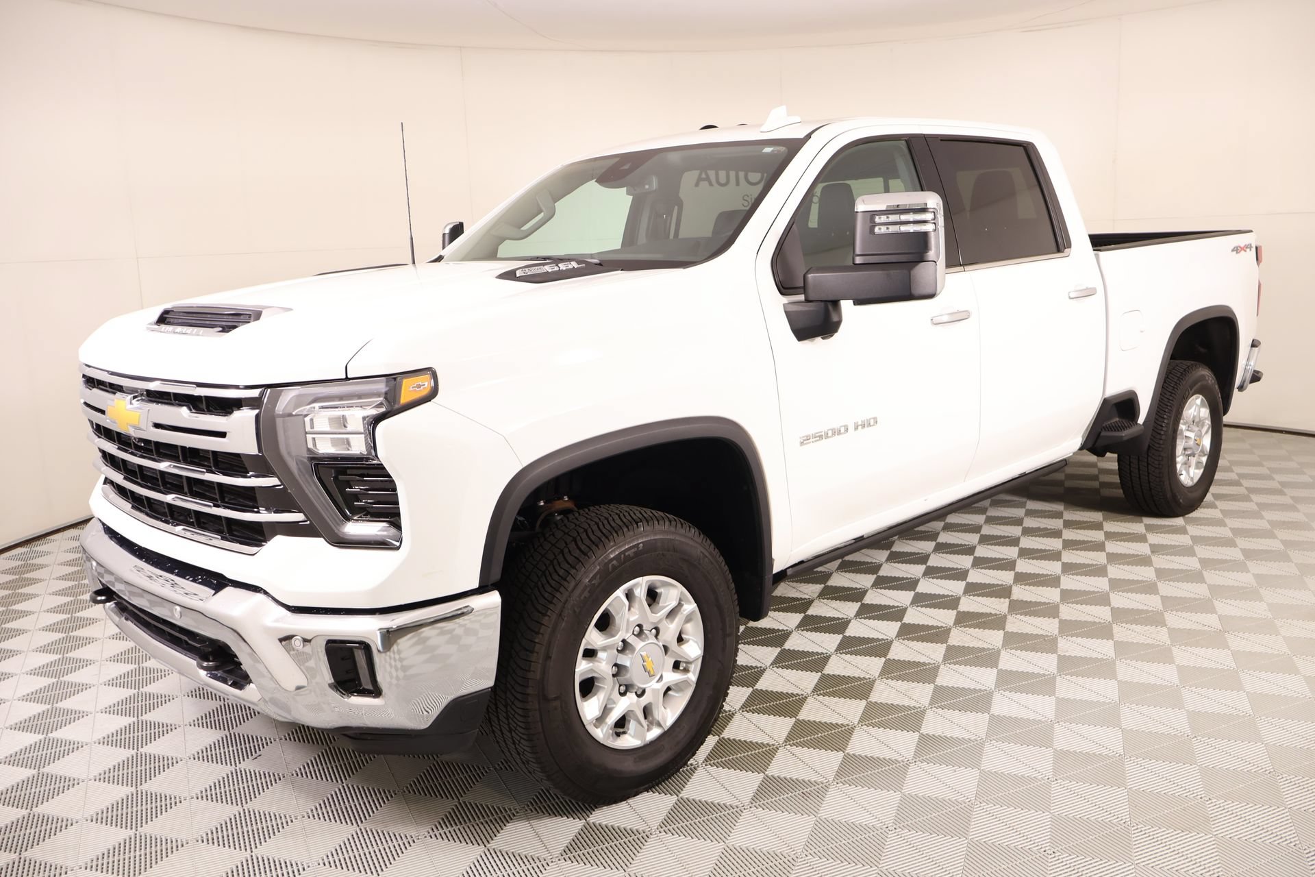 Used 2025 Chevrolet Silverado 2500 LTZ w/ LTZ Convenience Package AWD/4WD image 10