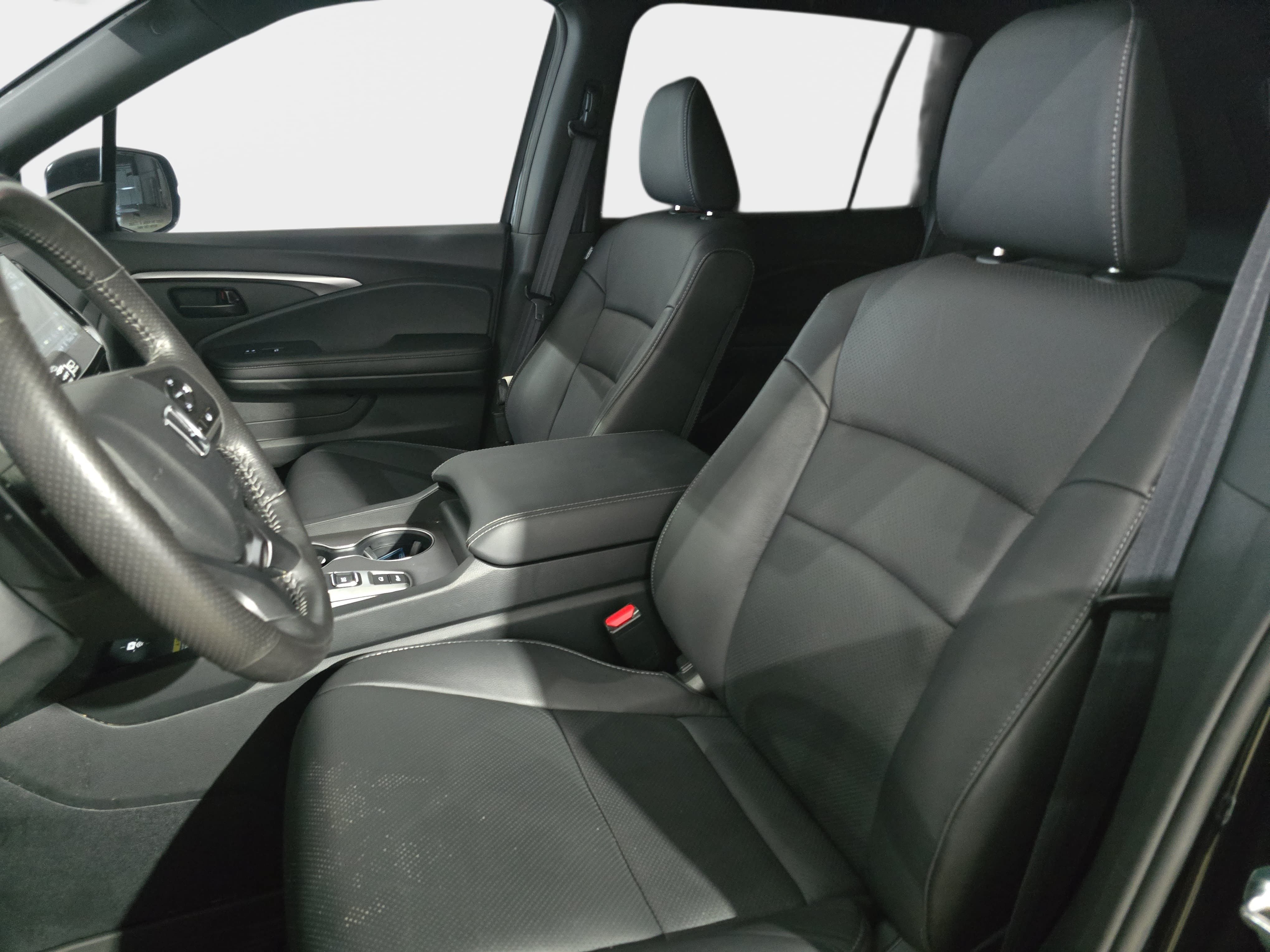 Certified 2025 Honda Passport EX-L image 12
