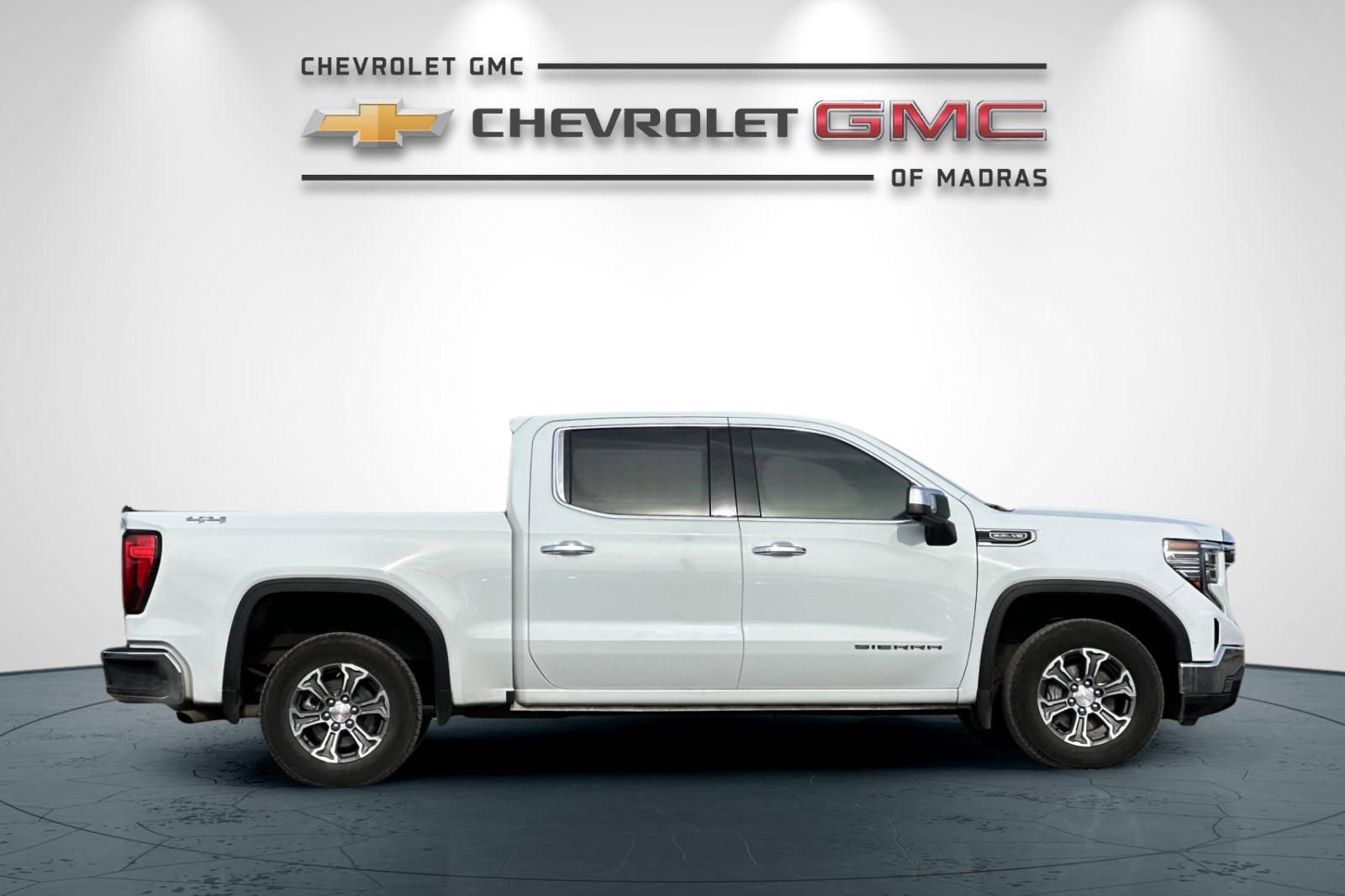 Used 2025 GMC Sierra 1500 SLT image 2