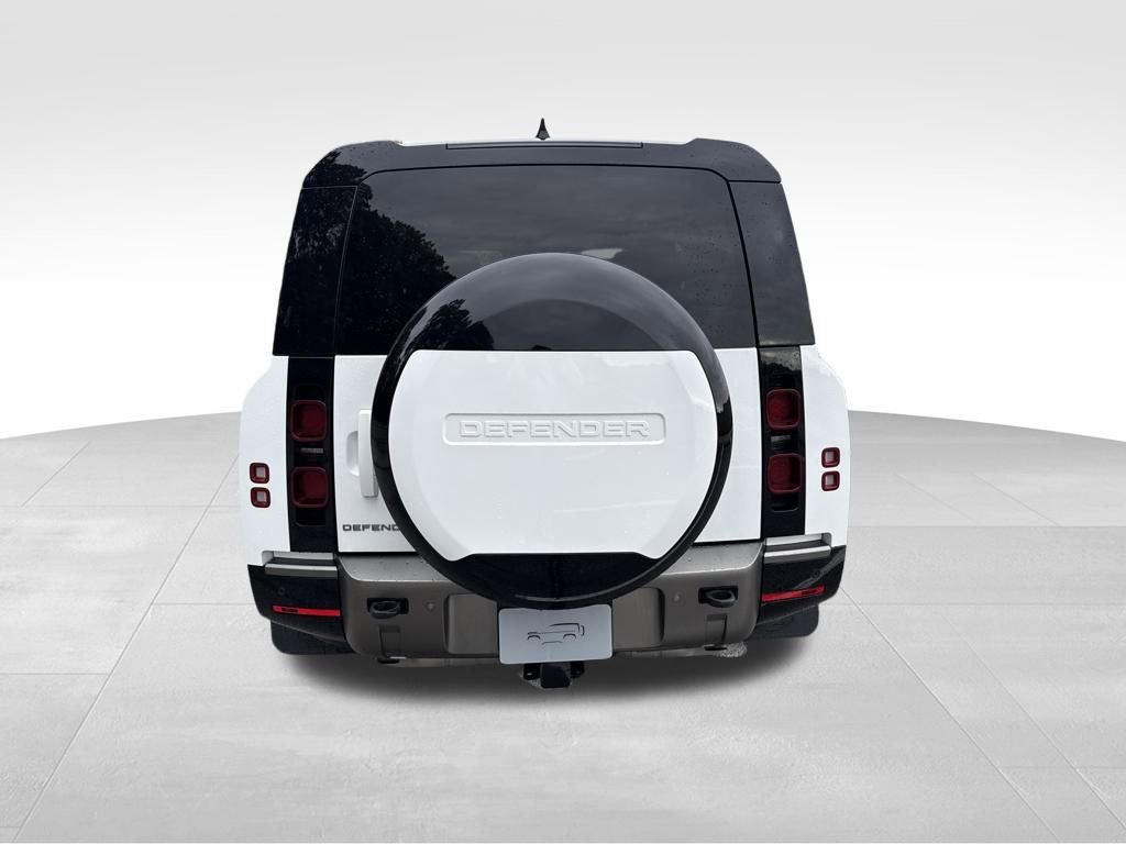 New 2024 Land Rover Defender 130 X-Dynamic SE image 8
