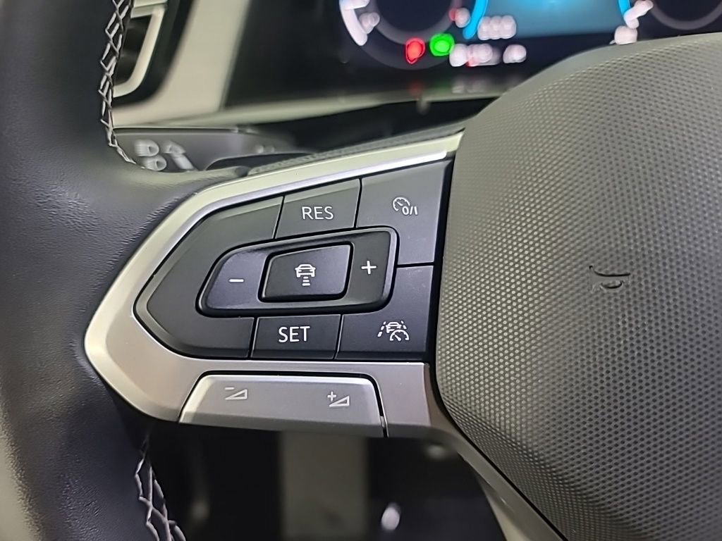 Used 2025 Volkswagen Atlas Cross Sport SE image 29