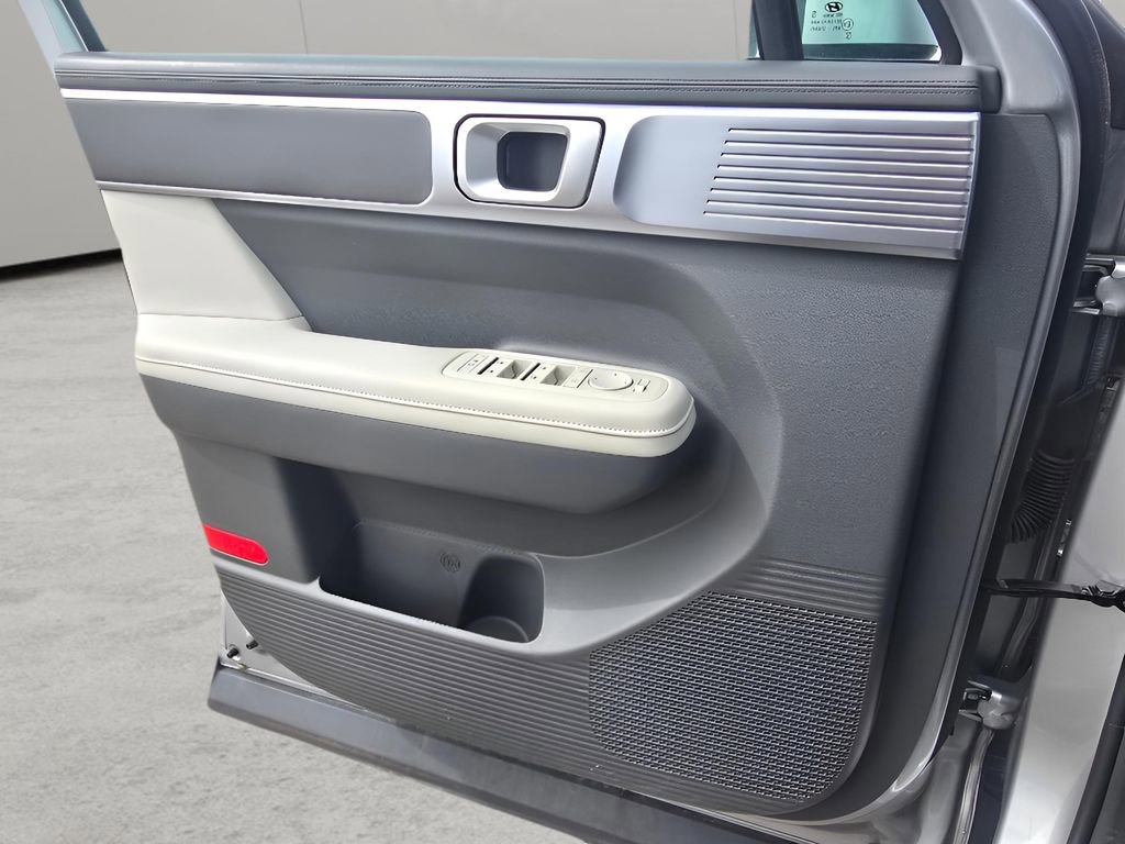 Used 2025 Hyundai Santa Fe SEL FWD image 24