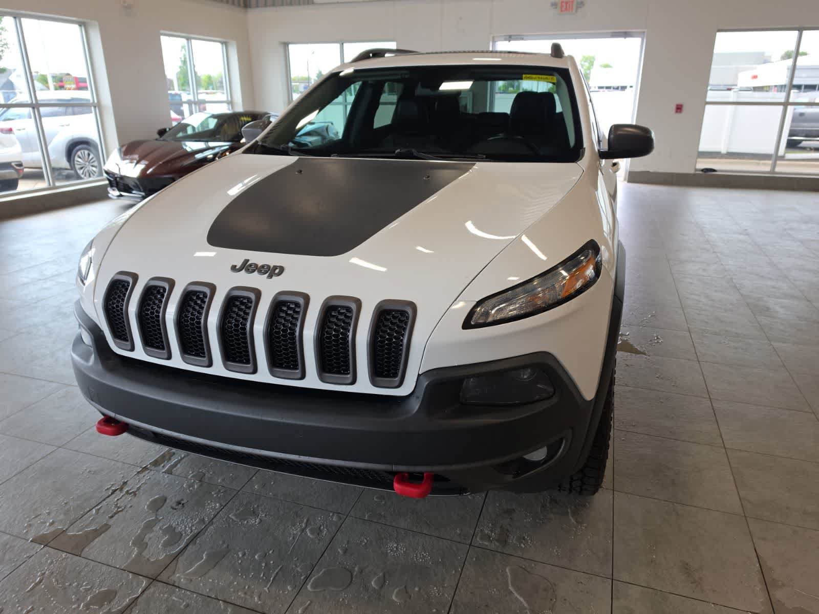 Used 2016 Jeep Cherokee Trailhawk w/ Cold Weather Group AWD/4WD image 2