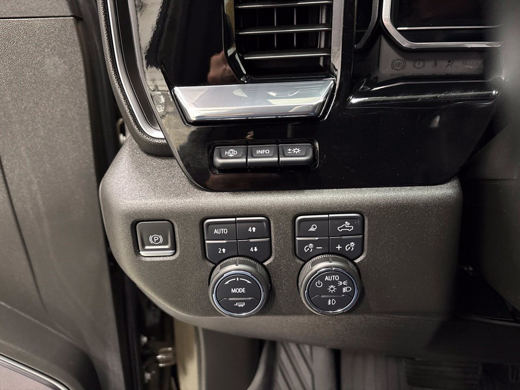 Certified 2023 Chevrolet Silverado 1500 High Country w/ Technology Package AWD/4WD image 28