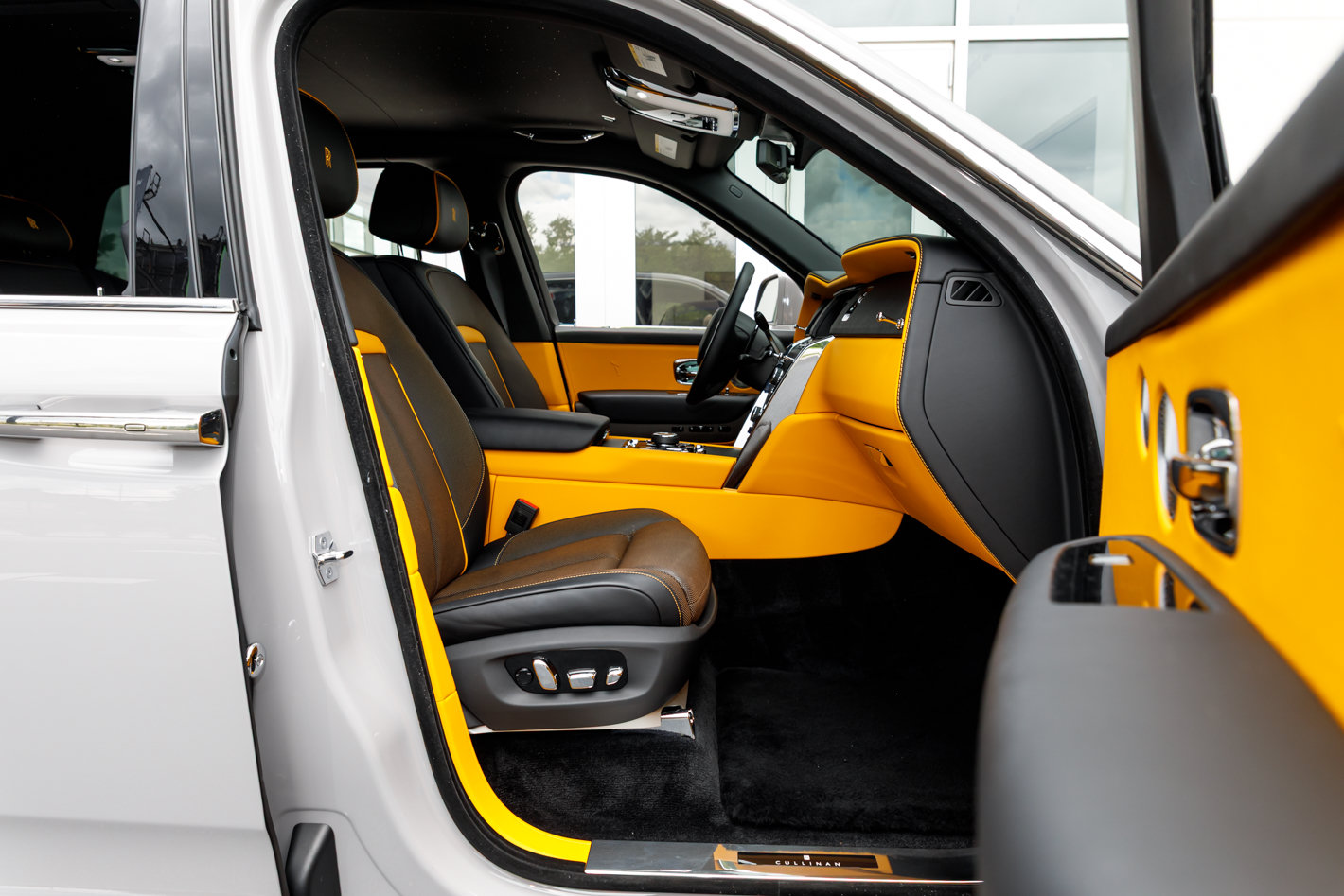 Certified 2024 Rolls-Royce Cullinan w/ Interior Detailing Package AWD/4WD image 47