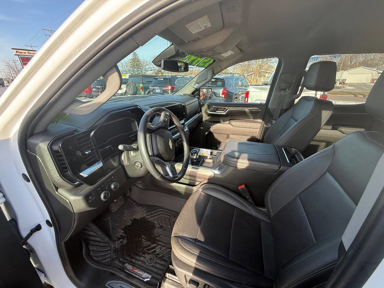 Used 2023 Chevrolet Silverado 1500 LTZ w/ LTZ Convenience Package II AWD/4WD image 17