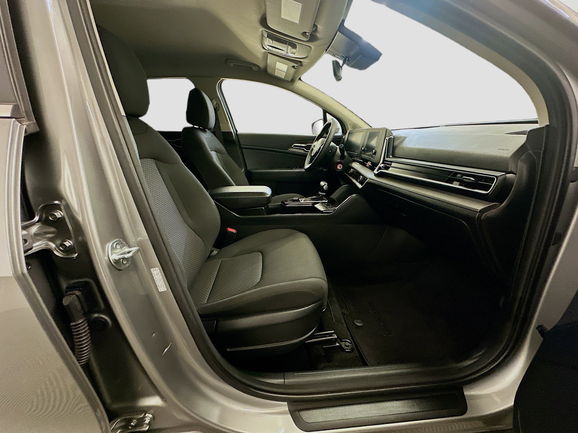 Used 2025 Kia Sportage LX image 31