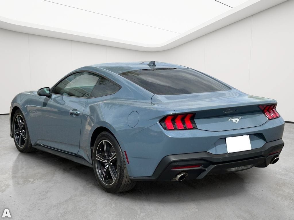 Used 2025 Ford Mustang Coupe RWD image 4