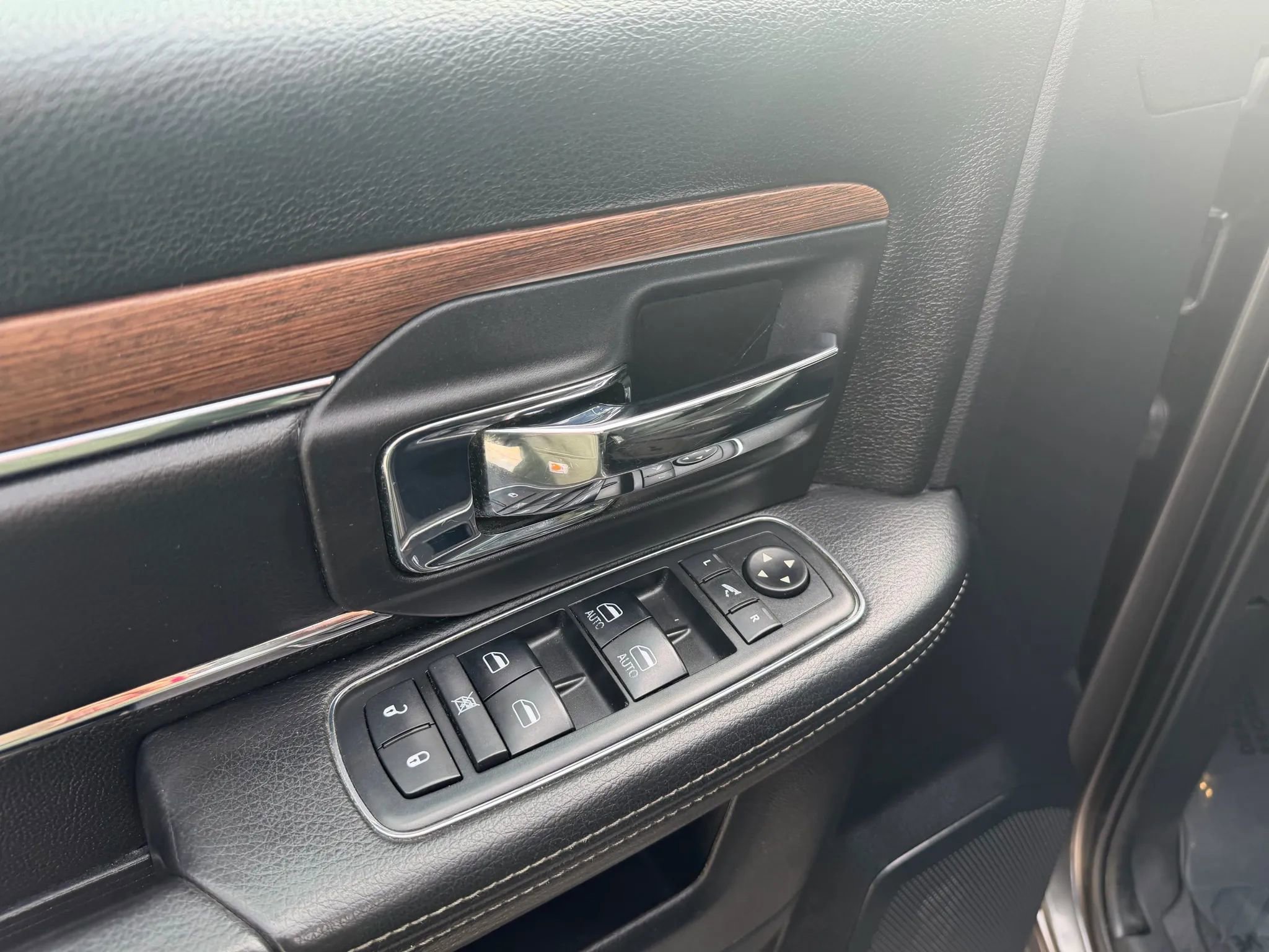 Used 2016 RAM 2500 Laramie w/ Convenience Group image 14