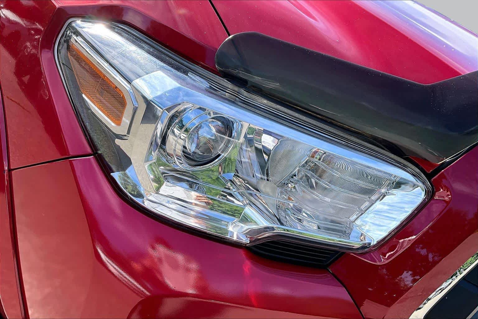 Certified 2020 Toyota Tacoma SR5 AWD/4WD image 25